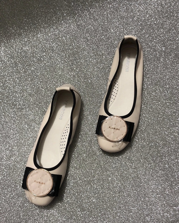 意尔康女鞋全新37码真皮皮鞋 夏季米色平底...