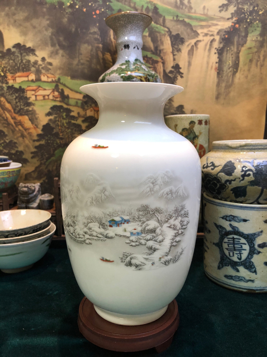 家里一对全新的雪景花瓶,高度加底座25公分...