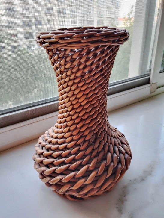 藤条编的花篮，田园古朴，盛放零碎小东西，摆...