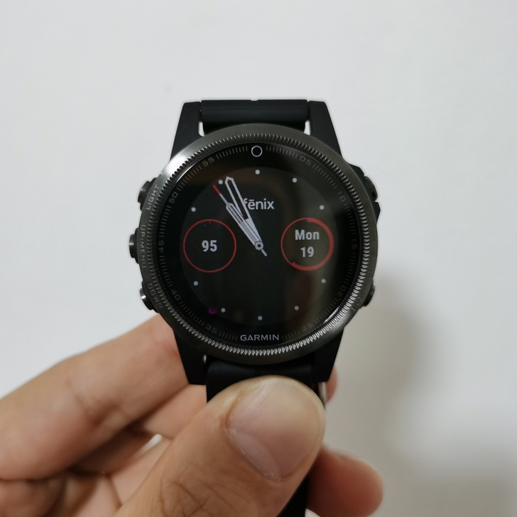 Garmin佳明Fenix 5s蓝宝石镜面...