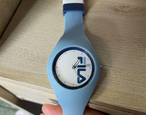 FILA 斐乐手表 手表膜还在没有划痕 朋...