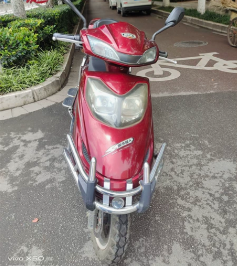 城市猎人F6 丝光红   全新车 前面可以...