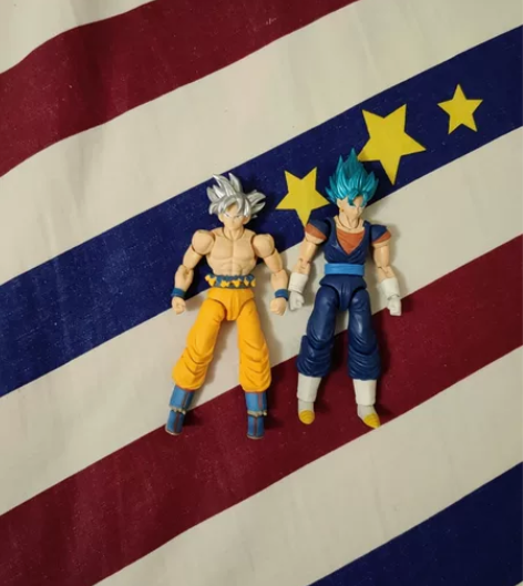 七龙珠食玩，自在极意功孙悟空和超蓝贝吉特两...