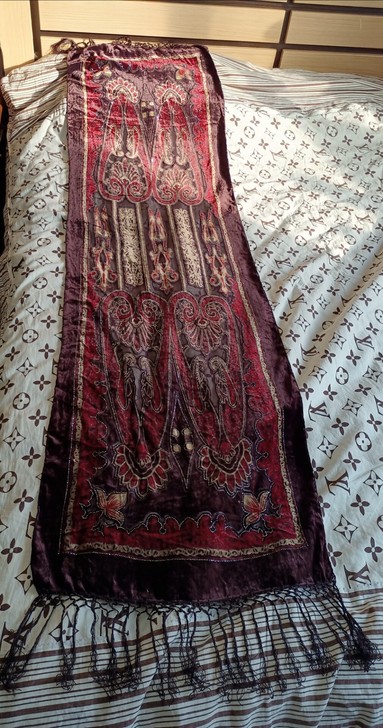 巴洛克花纹围巾 具有神秘感的设计，复古的配...