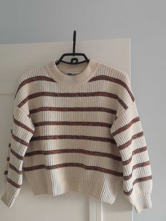 全新条纹针织衫
