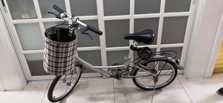 品牌折叠自行车、八成新、小巧轻便、轻松代步...