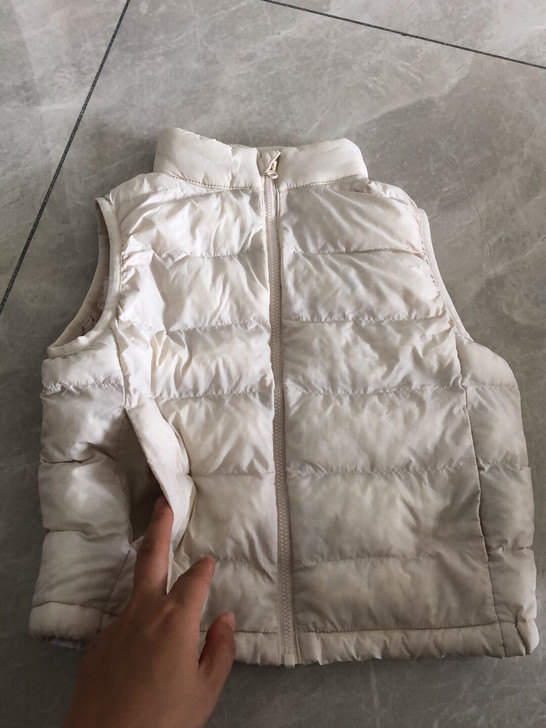 优衣库的马甲 没啥好解释的 经典款 有穿着...