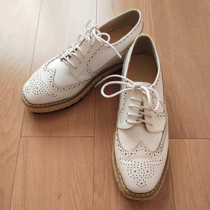 小白鞋   镂空设计   内坡跟  隐形跟...