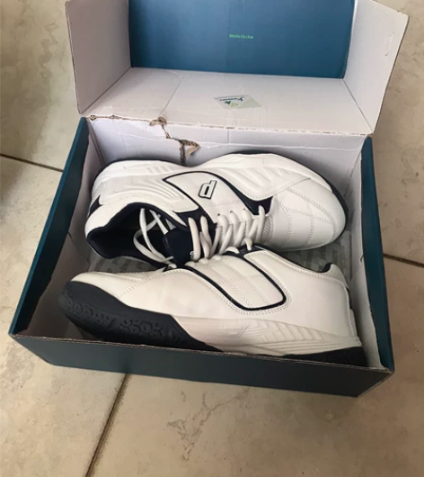 王子几乎全新网球运动鞋，只是试穿了一下。4...