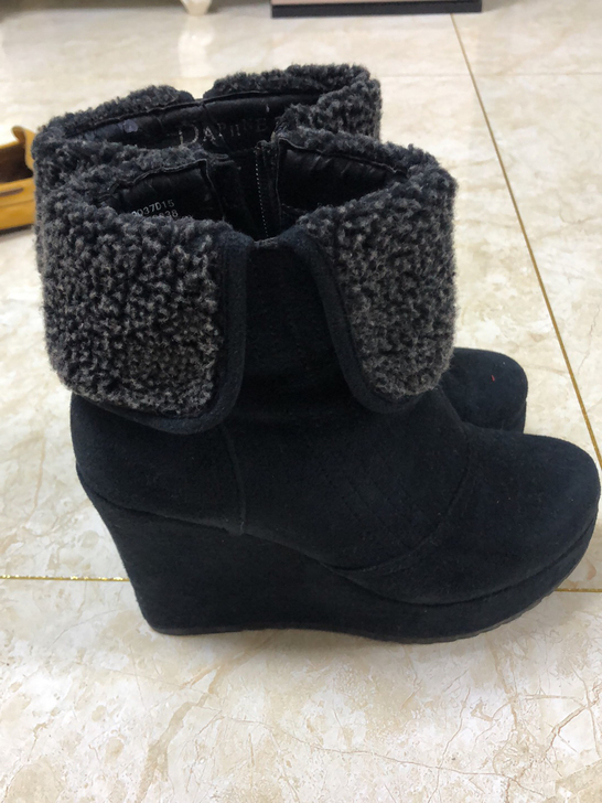 鹿皮绒坡跟女鞋，内里带绒，38码，鞋跟10...