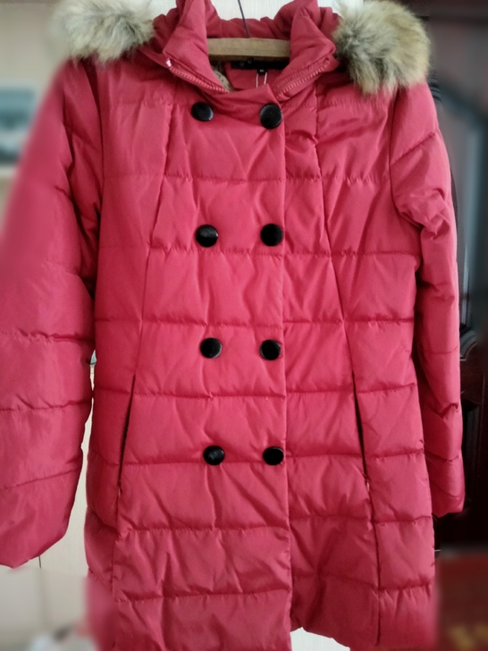 女士羽绒服 ，刚买来就小了 ，全新未摘吊牌...