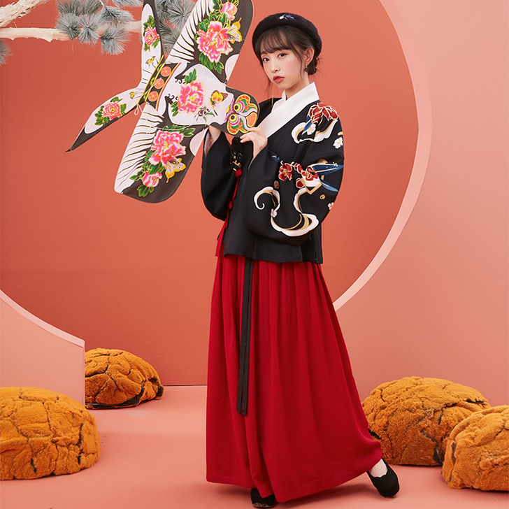 【十三余 小豆蔻儿】[东风一梦] 印花短袄...