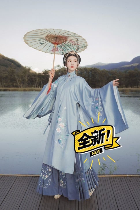 全新，仅室内试穿2分钟！买了一直压箱底。现...