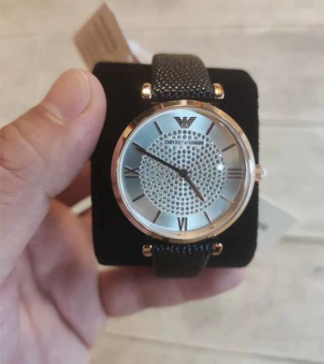 个人闲置全新满天星手表女款，黑色皮带，全国...