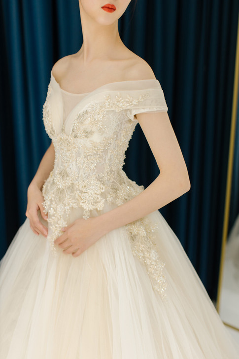 本人婚纱礼服馆品牌升级，有些款式需要下架为...