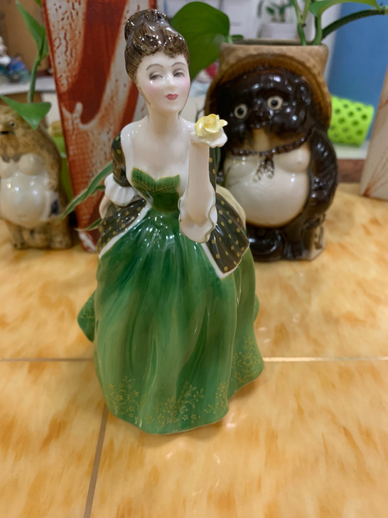 英国皇家道尔顿瓷偶