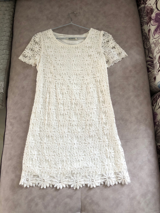 闲置白色修身连衣裙，买来180，质感很好。...