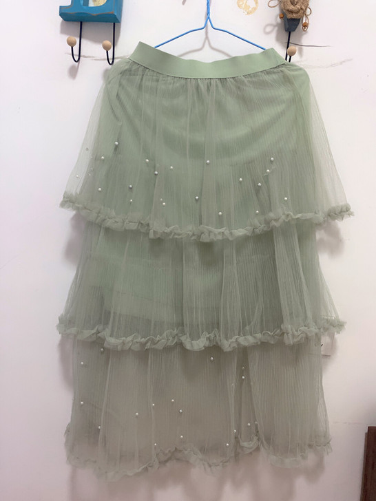 浅绿色半身裙 蛋糕裙 搭配白色上衣不错噢 ...