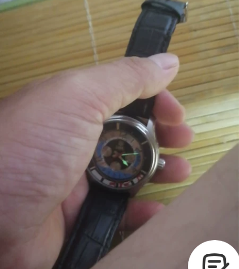 机械表走时正常。夜光，喜欢带走。如图。表带...
