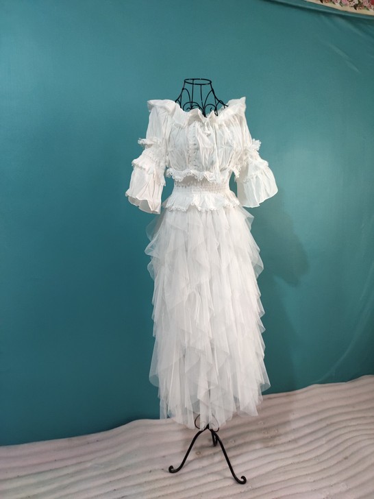 韩版绸缎上衣+蛋糕纱裙