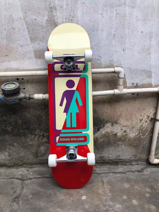 双翘滑板girl整板400，搭配indy双...