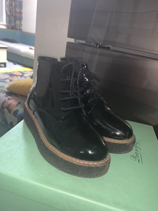 8成新，单鞋 50出售