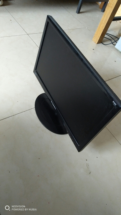 处理一台现代E205广视角20寸LED显示...