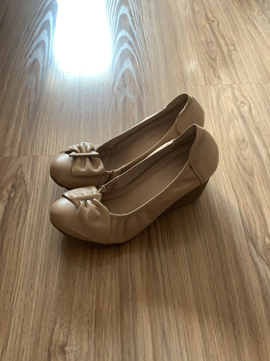 坡跟厚底皮鞋 有穿过的痕迹 39号