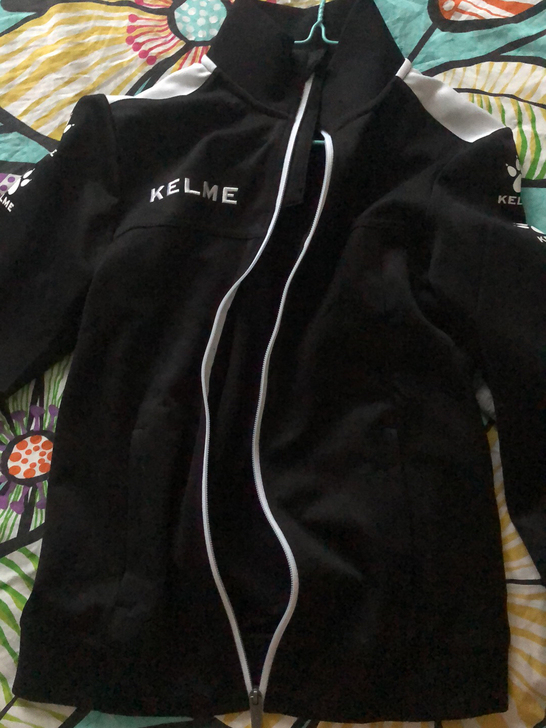 卡尔美训练外套,99新,买回来因码太小没穿...