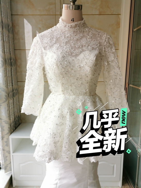 样衣婚纱，尺码4.6，裸后背，鱼尾，配马甲。