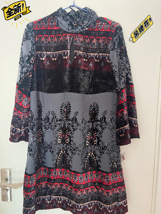 出  全新闲置带吊牌丝绒长袖连衣裙