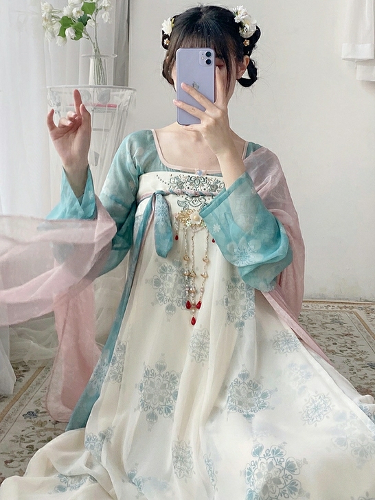 标价收一套这件汉服
