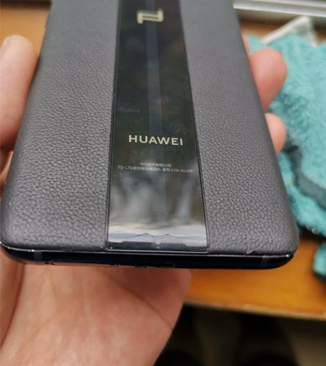 出自用华为mate20rs保时捷版本，手机...