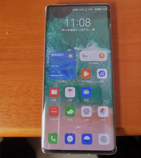 华为mate40PRO屏幕漏液，摔坏后修过...
