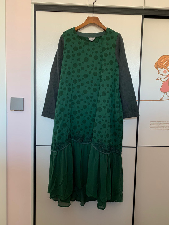 轮廓 深绿色精美连衣裙 吉丘古儿