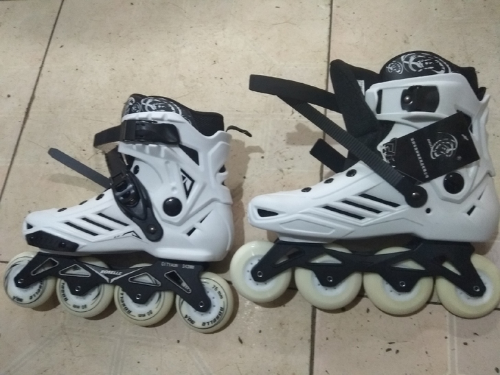 全新洛神轮滑鞋，未穿过，吊牌还在。41码，...