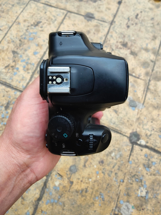 佳能1000D，单机，成色一般，功能正常，...