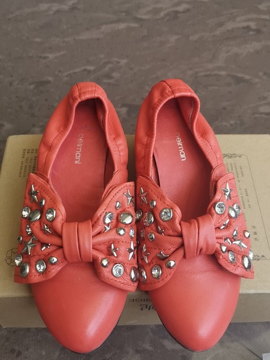 时尚橘色水钻坡跟松紧牛皮鞋,37码。八成新...