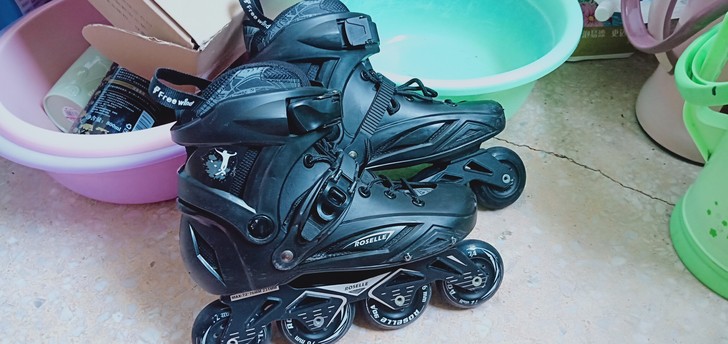 洛神轮滑鞋 9成新