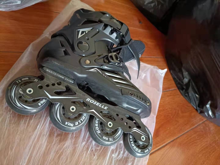 旱冰鞋，大学体育课上课用的，没穿过几次，便...