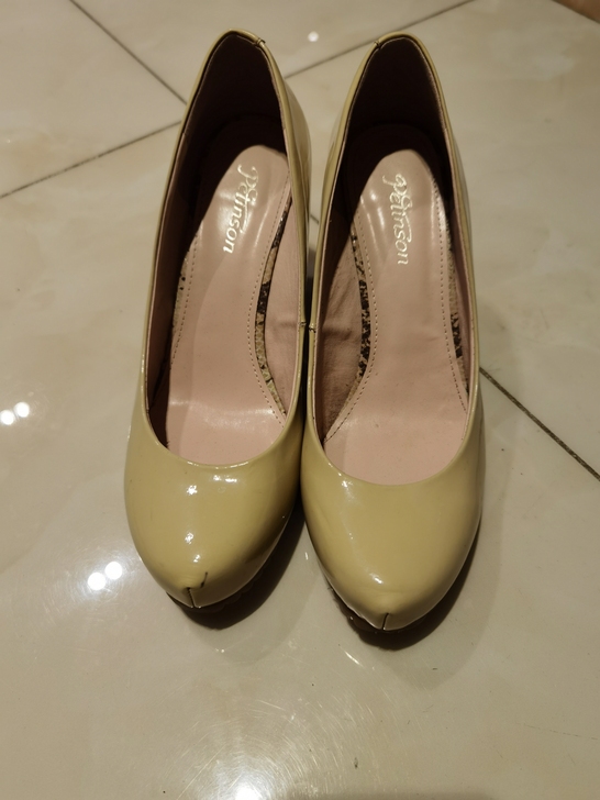 闲置转让:商场购置女坡跟高跟鞋,正品,穿过...