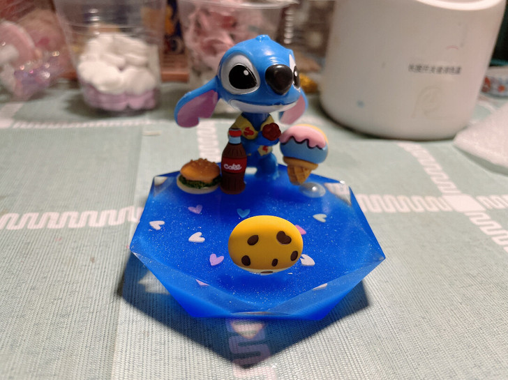 滴胶史迪仔摆台手机支架现货