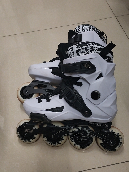 去年开学社团招新的时候买的，玩过几次就没怎...