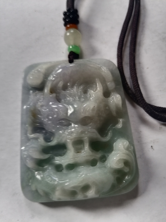 天然翡翠A贷，黄紫绿三色龙牌，厚实，工艺精...