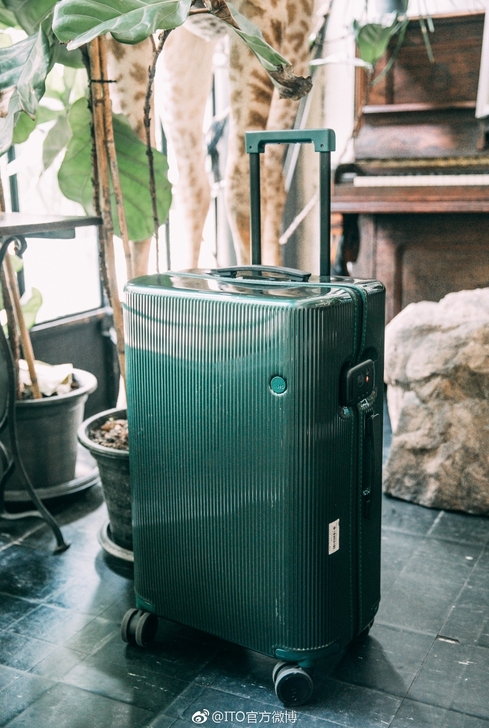 全新ito拉杆箱 森绿色20寸，网红爆款，...