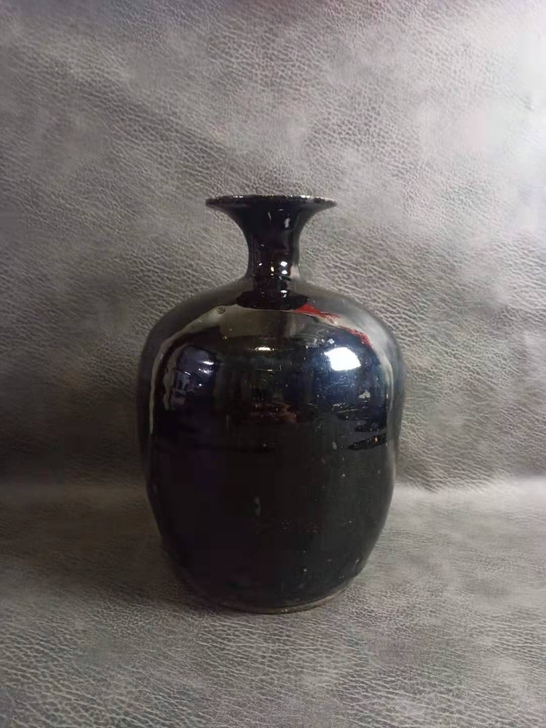 清代黑釉梅瓶，釉光发色一流，口沿一点小磕，...