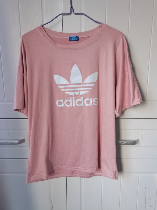 adidas，中码，小码也可穿。粉色！