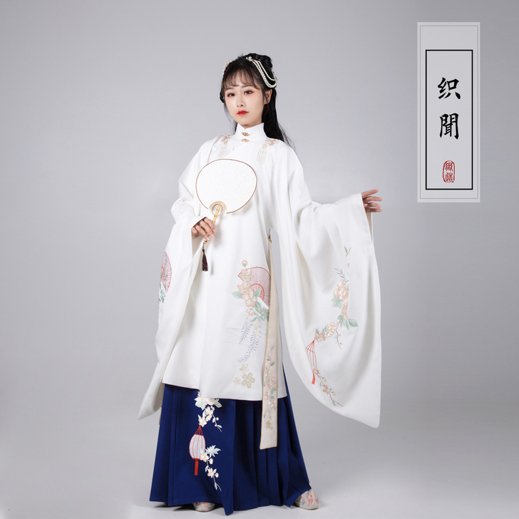 织闻 披风一件