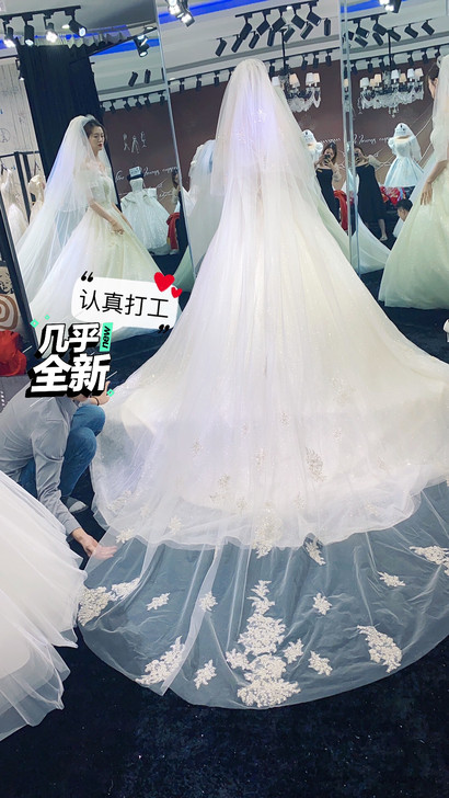 重工虎丘婚纱城购入，婚纱试穿穿了一下，酒店...