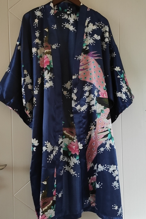 便宜出售睡袍适合80斤到130斤的美女穿，...